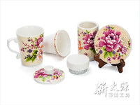 《新太源》（台湾花布柄）紅花伴手禮禮盒 （紅花ギフトセット-乳白） 《台湾 お土産》