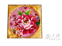 《新太源》（台湾花布柄）紅花展示盤 （ベニハナ大皿-桃色-10寸） 《台湾 お土産》